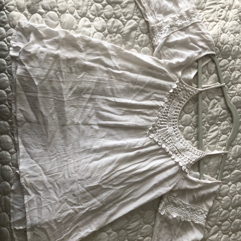 Short sleeve white top